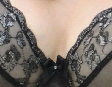 curvy Kater Dita Plunge Bra Black Close-up